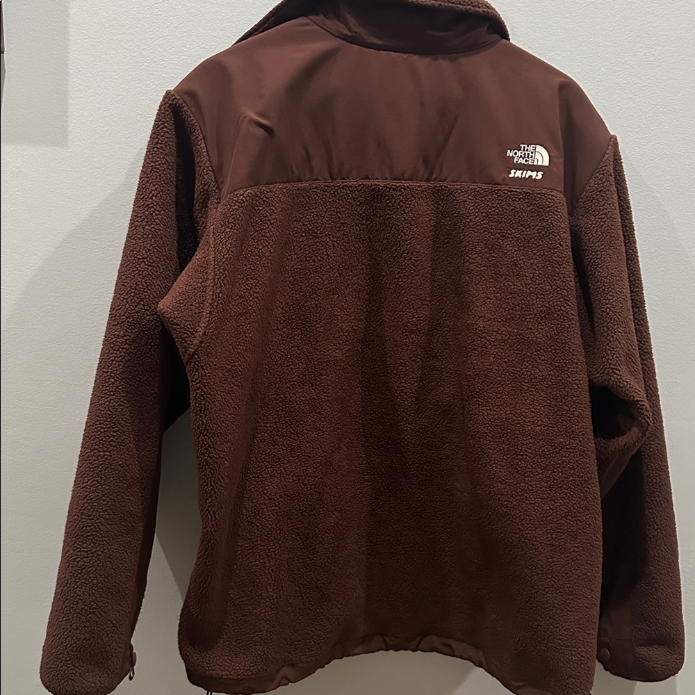 THE NORTH FACE X SKIMS 1995 RETRO DENALI FLEECE JACKET in brown. Size Large. - Picture 6 of 7